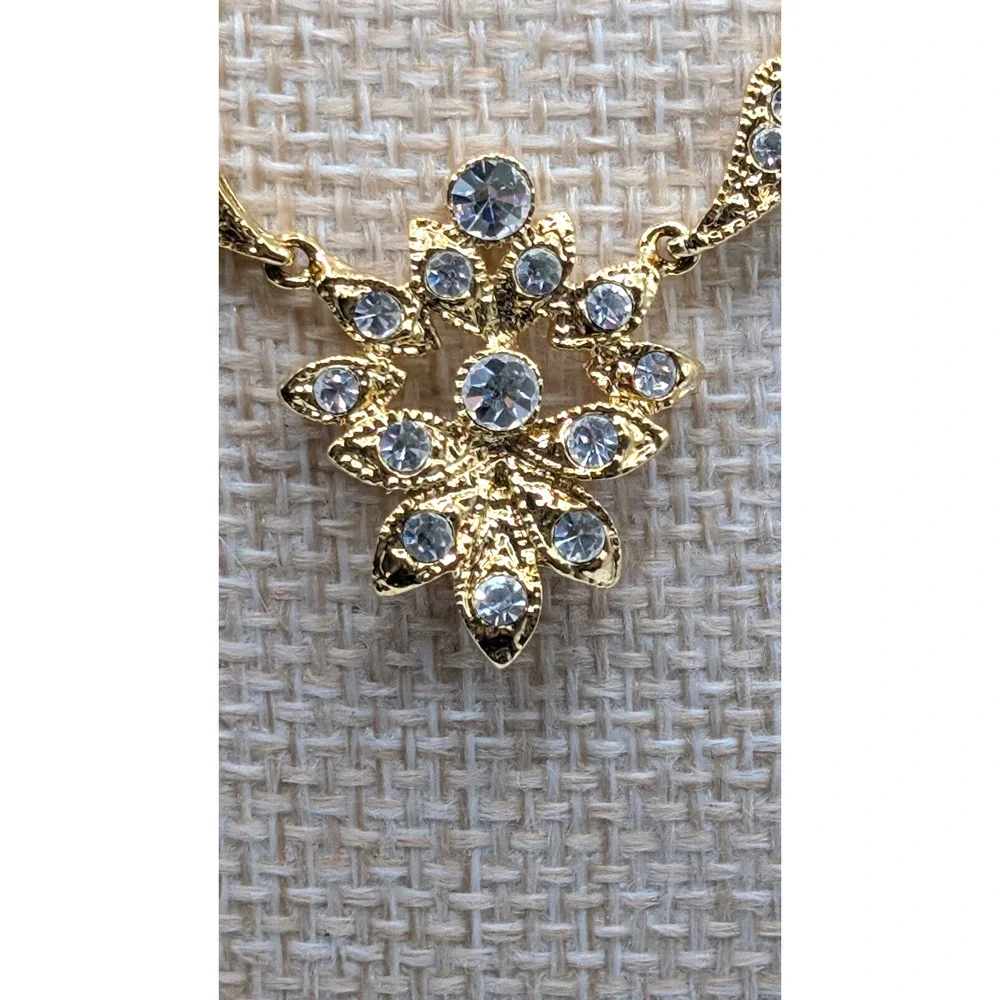Napier‎ vintage gold toned necklace with rhinestones 18